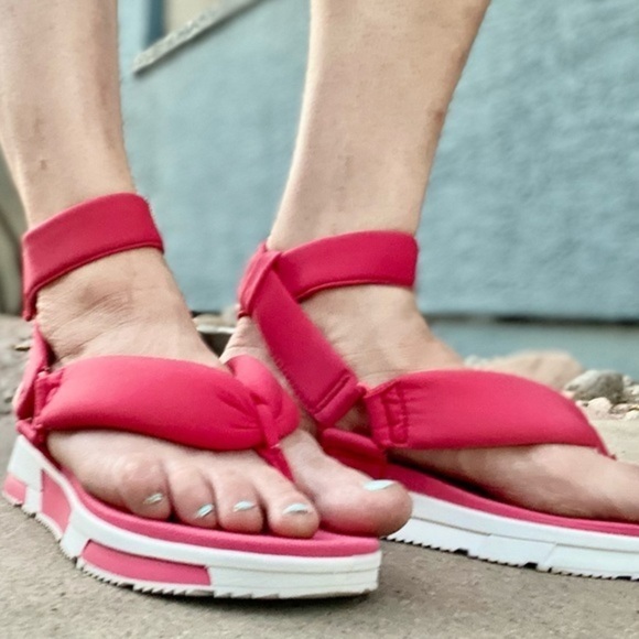 Fitflop Elsa Padded Back Strap Sandals in Hot Pink | 7 - Picture 6 of 9
